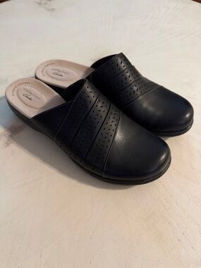 NWT Clarks Black Leather Slip-On Clogs size 10 women’s